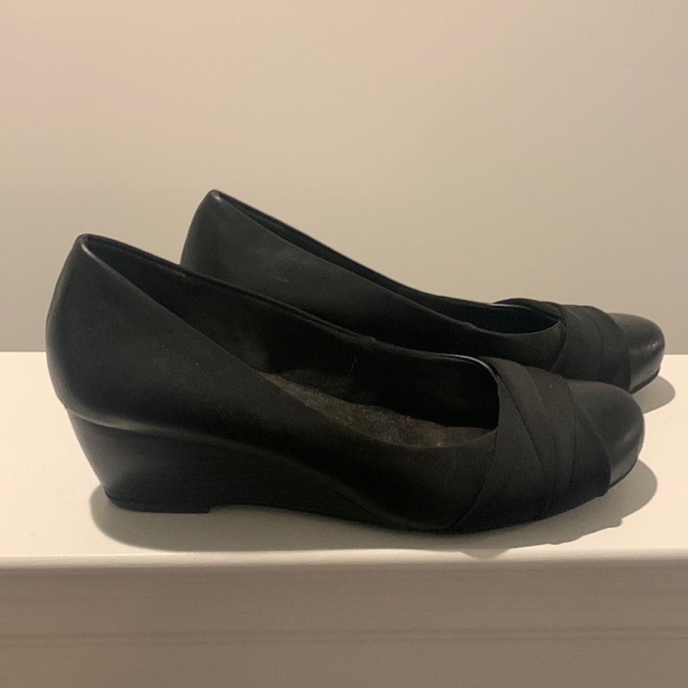 Black wedge 9.5 shoes